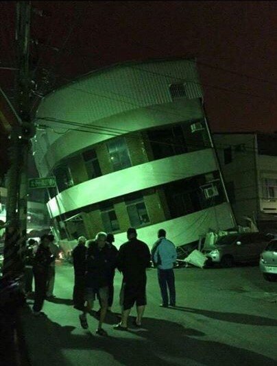 ประมวลภาพ-คลิปแผ่นดินไหว 6.4 เขย่าไต้หวัน โศกนาฏกรรมรับตรุษจีน