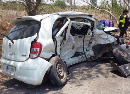 สยอง ! นิสสันมาร์ชประสานงาเบนซ์ จุดกลับรถหัวหิน สังเวย 2 ศพ