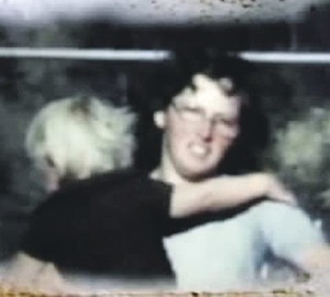 เปิดคดีสยอง ฆาตกรหญิงโหดฆ่าตัดคอ-ถลกหนังสามี ต้มทำอาหารให้ลูกกิน