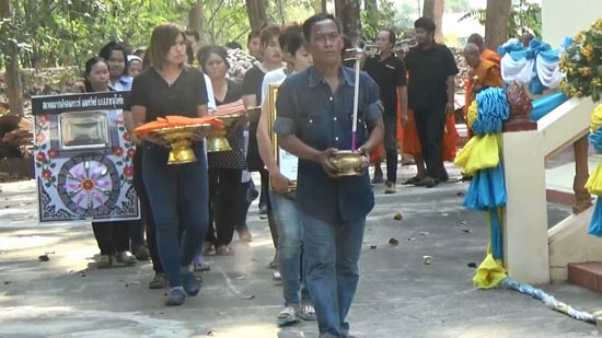 แม่ควายแสนรู้ร้องไห้ เซื่องซึมไม่ยอมกิน หลังคนเลี้ยงตาย