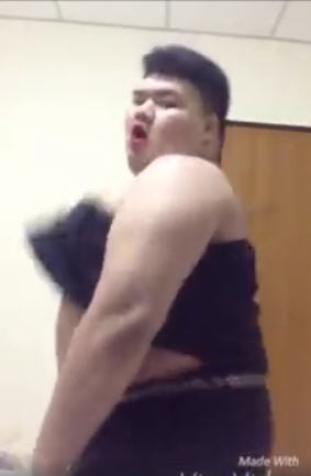 หนุ่มไทยแดนซ์นมเด้ง