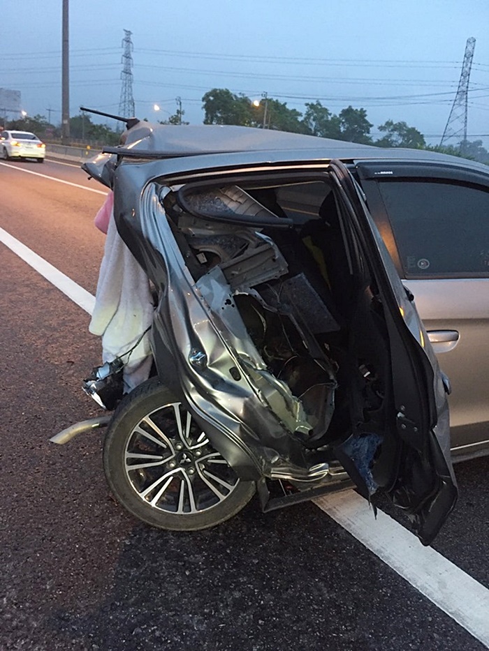 ฟอร์ดแซงซ้ายอัดท้ายเก๋ง 