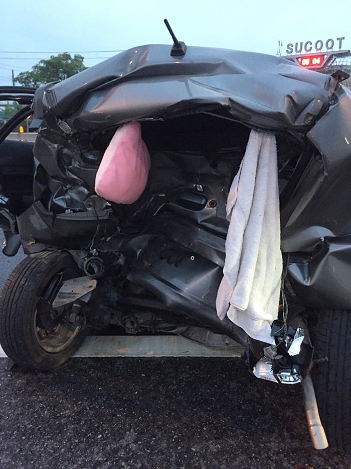 ฟอร์ดแซงซ้ายอัดท้ายเก๋ง 