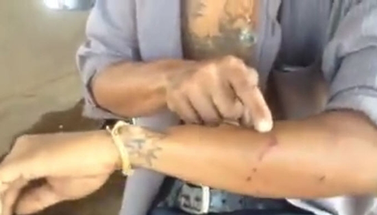 คลิปคนต่อยกับลิง