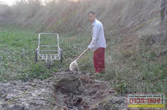 รวบเฒ่าโหด ฆ่าฝังดินสาวคาราโอเกะวัยกระเตาะ อ้างบฉุนจัดโดนขโมยปืน