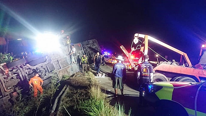 รถบัสทัศนศึกษาแหกโค้ง สังเวย 1 ศพ 