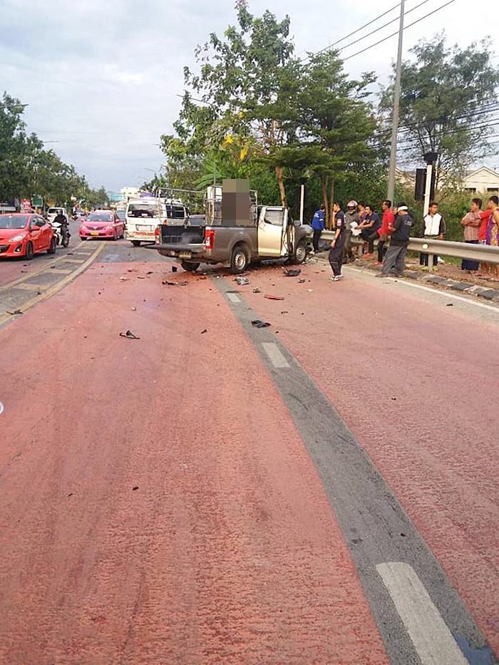 บิ๊กไบค์หลุดโค้งชนกระบะ