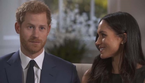 เจ้าชายแฮร์รี่ จูงมือ เมแกน มาร์เคิล ปรากฏตัวต่อหน้าสื่อ 