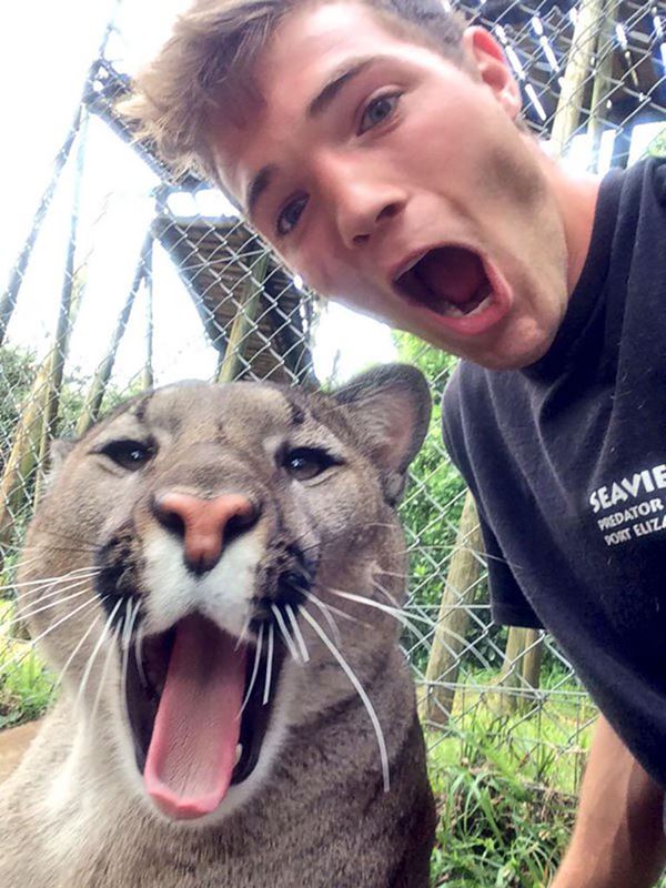 หนุ่ม-สาวที่คุยกันผ่านแอปฯ