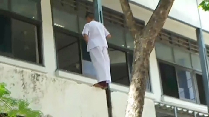 กระโดดตึกฆ่าตัวตาย