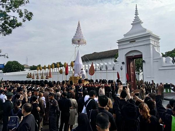 ลักพระศพ