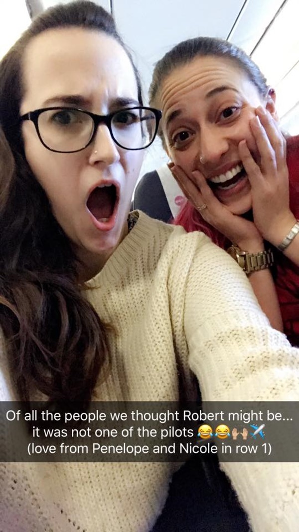 นักบินแชร์ภาพถ่ายเซลฟี่กับ 2 ผู้โดยสาร 