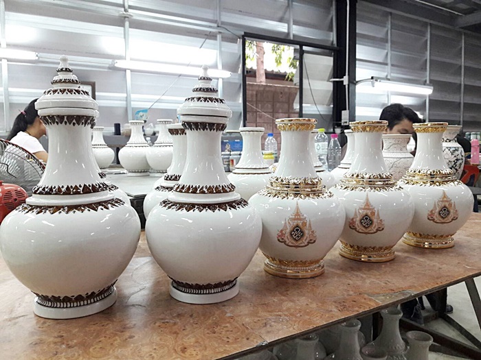 คนโทใส่น้ำศักดิ์สิทธิ์ 