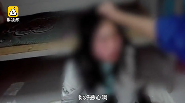 แก๊งเด็ก ม.1 อัดคลิปบุกตบเพื่อนถึงหอพัก