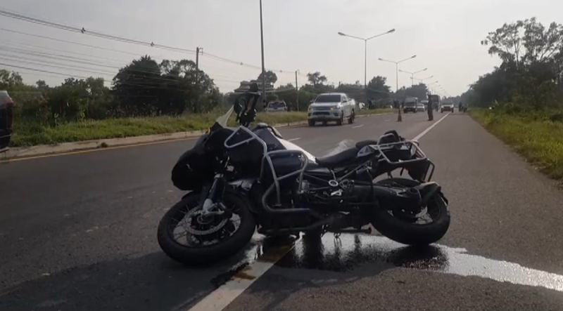 บิ๊กไบค์ชนเสาไฟ