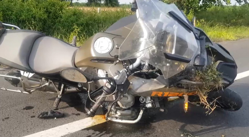 บิ๊กไบค์ชนเสาไฟ