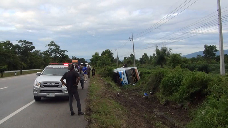 รถทัวร์ไหลลงเขา