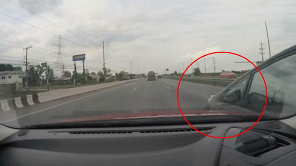 หนุ่มตั้งกระทู้ชวนอึ้ง เจอขับรถเบียดยังมีหน้ามาถาม 