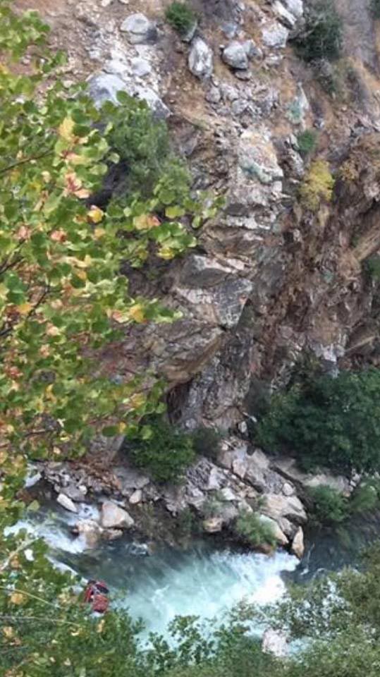 นักศึกษาขับรถตกเหว