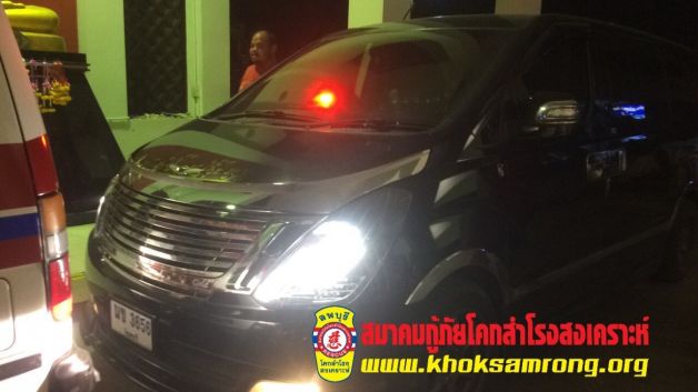 รถตู้หลวงพ่ออลงกต วัดพระบาทน้ำพุ ประสานงาเข้ากับรถกระบะ  