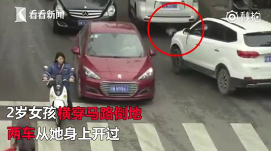 แม่เผลอปล่อยลูกสาววัย 2 ขวบเดินออกถนน