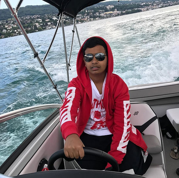 ทายาทมหาเศรษฐีดูไบ อวดโฉมเฟอร์รารี่ ลาย Louis Vuitton ทั้งคัน