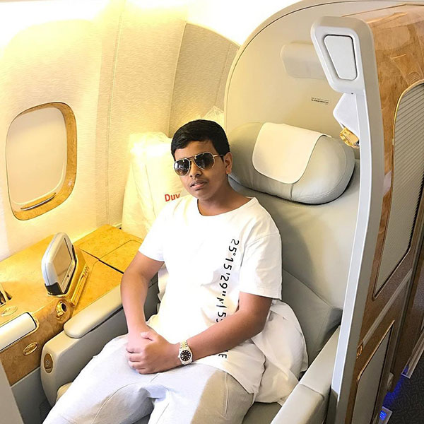 ทายาทมหาเศรษฐีดูไบ อวดโฉมเฟอร์รารี่ ลาย Louis Vuitton ทั้งคัน