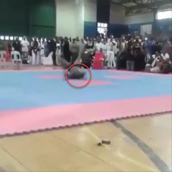 แชมป์นักเพาะกายโชว์ตีลังกากลับหลัง แต่พลาดกระแทกพื้นคอหัก