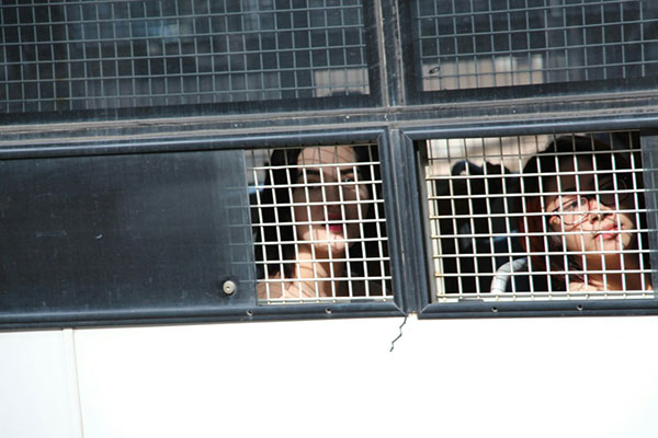 เปรี้ยว ไม่เครียด ทาปากแดงขึ้นศาล