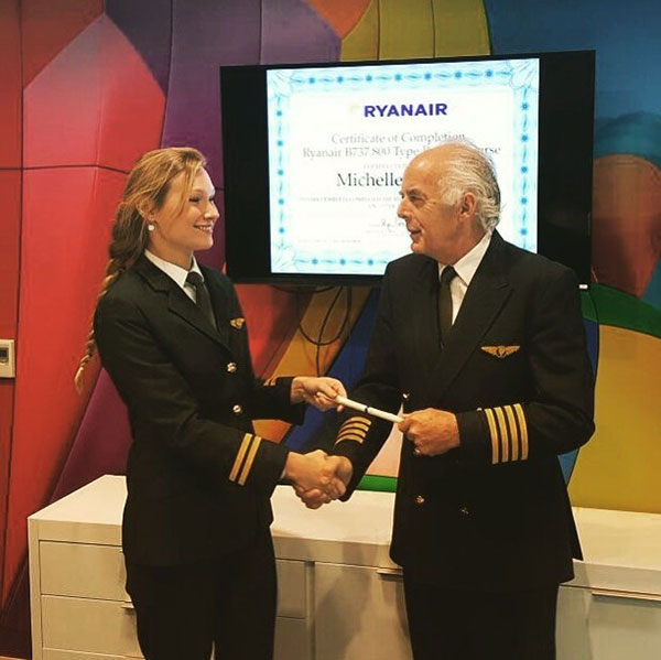 เปิดชีวิตนักบินสาวสุดเจ๋ง ได้ทำตามฝันตั้งแต่อายุเพียง 25 ปี