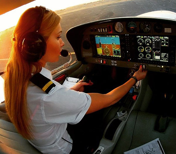 เปิดชีวิตนักบินสาวสุดเจ๋ง ได้ทำตามฝันตั้งแต่อายุเพียง 25 ปี