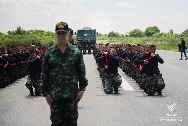 กำลังพลฝึกซ้อมฉุดชักราชรถ ในพระราชพิธีถวายพระเพลิงพระบรมศพ ร.9