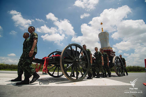กำลังพลฝึกซ้อมฉุดชักราชรถ ในพระราชพิธีถวายพระเพลิงพระบรมศพ ร.9