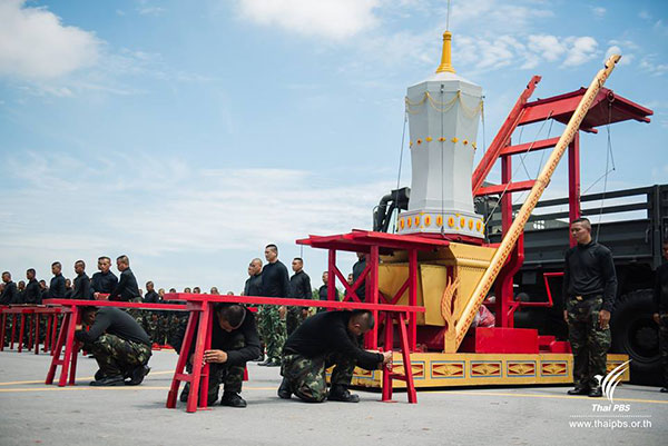 กำลังพลฝึกซ้อมฉุดชักราชรถ ในพระราชพิธีถวายพระเพลิงพระบรมศพ ร.9