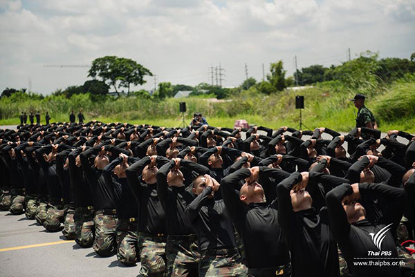 กำลังพลฝึกซ้อมฉุดชักราชรถ ในพระราชพิธีถวายพระเพลิงพระบรมศพ ร.9