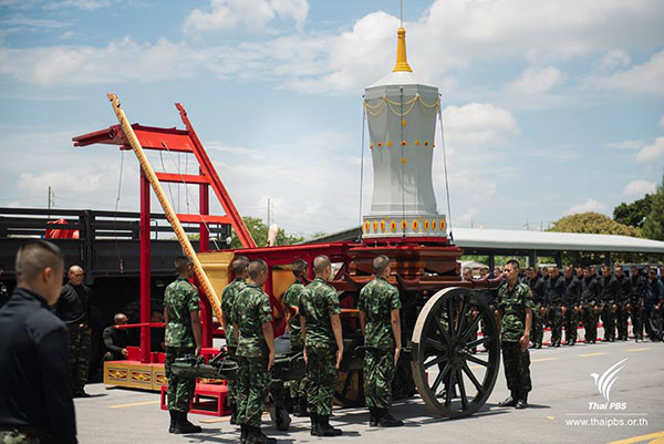 กำลังพลฝึกซ้อมฉุดชักราชรถ ในพระราชพิธีถวายพระเพลิงพระบรมศพ ร.9