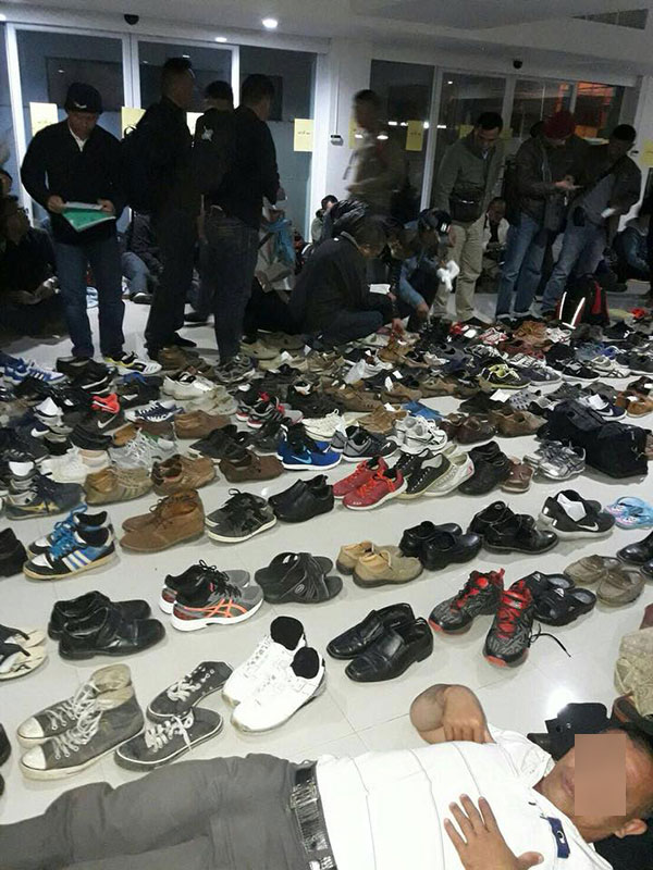 ตำรวจชั้นประทวน รอคิวซื้อปืนราคาถูก