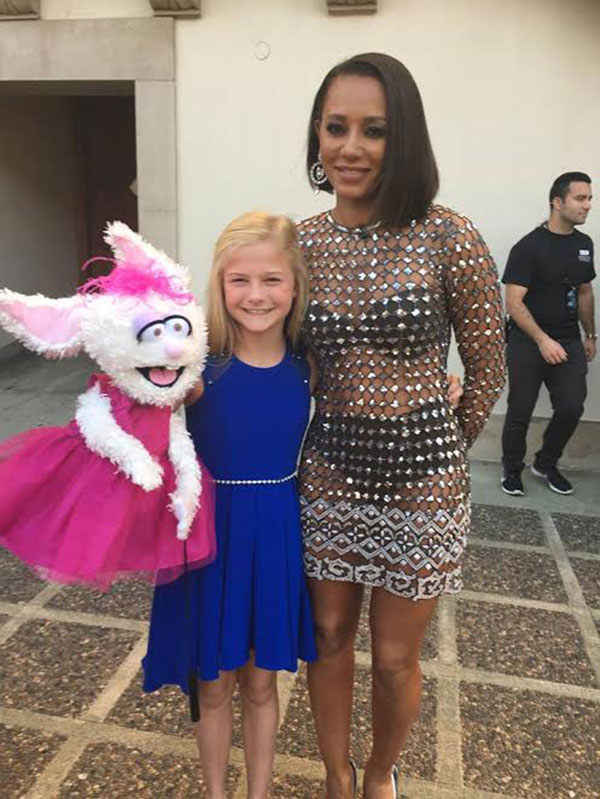 ด.ญ. วัย 12 กับโชว์การดัดเสียง