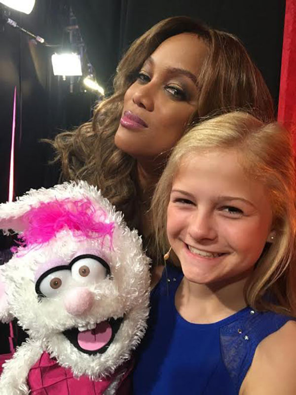 ด.ญ. วัย 12 กับโชว์การดัดเสียง