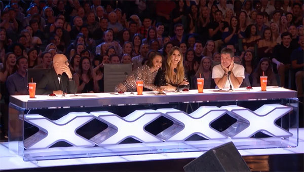 ด.ญ. วัย 12 กับโชว์การดัดเสียง