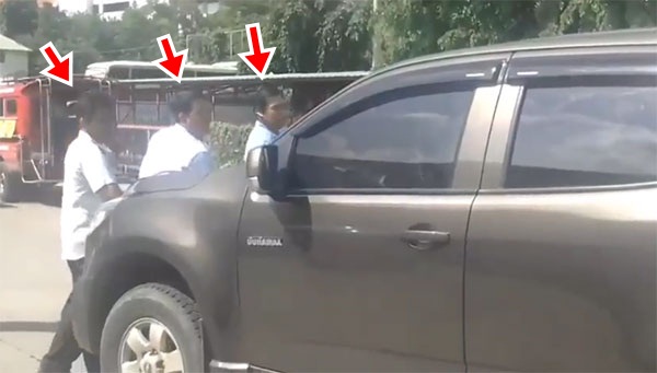 แท็กซี่เชียงใหม่ล้อมเก๋งสาว คิดว่าเป็นอูเบอร์