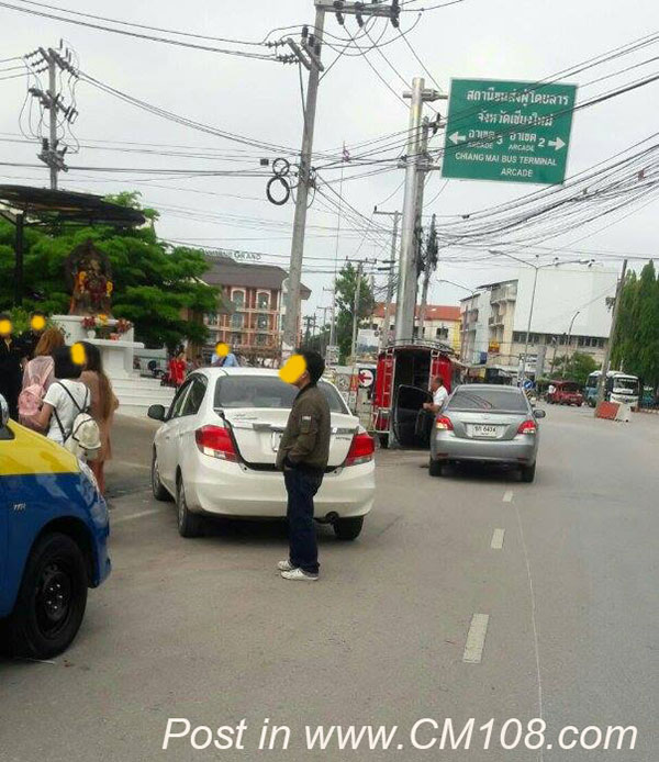 แท็กซี่เชียงใหม่ล้อมเก๋งสาว คิดว่าเป็นอูเบอร์
