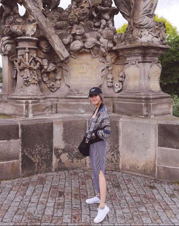 ดราม่าเนะ อโณทัย แปะสติ๊กเกอร์ทั่วเวียนนา