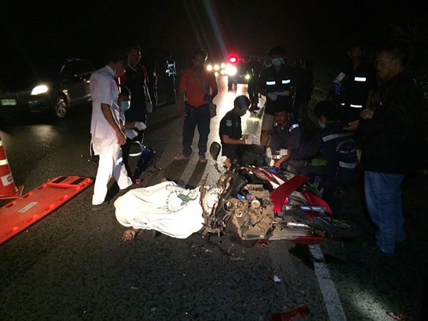 รปภ. ดีใจถูกหวย รีบบึ่งมอเตอร์ไซค์กลับบ้าน-พุ่งชนท้ายรถพ่วง ดับคาที่