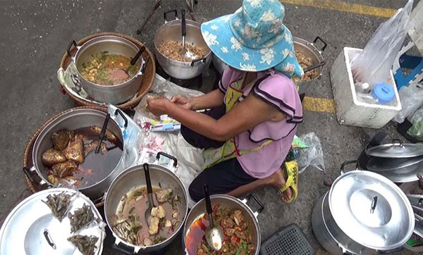 ข้าวแกงแบกับดิน 20 บ.