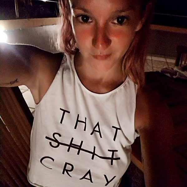 นาทีชีวิต นักกายกรรมสาวโชว์โหนห่วง แต่สลิงขาด-ดิ่งกระแทกพื้น คอหักกลางเวที