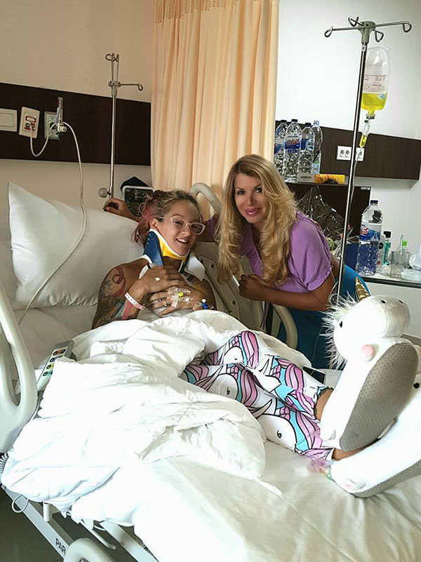 นาทีชีวิต นักกายกรรมสาวโชว์โหนห่วง แต่สลิงขาด-ดิ่งกระแทกพื้น คอหักกลางเวที