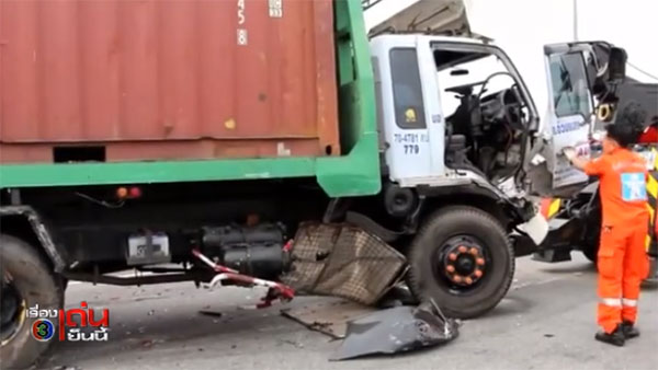 สิบล้อเบรกแตก พุ่งชนรถต่อคิวจ่ายค่าทางด่วน 7 คันรวด