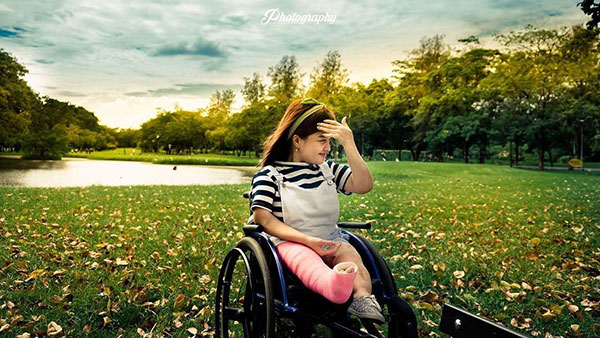 ส่งต่อกำลังใจ จากเด็กกำพร้า-ป่วยโรคร้าย กัดฟันสู้จนมีวันนี้..สวมครุยรับปริญญา 