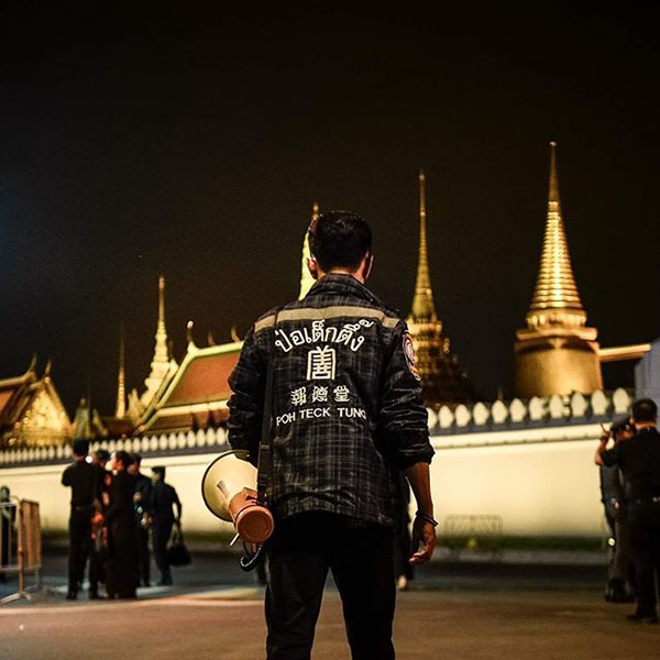 ซาบซึ้ง...คลิปเหล่าจิตอาสา ก้มกราบลาพระบรมศพครั้งสุดท้าย